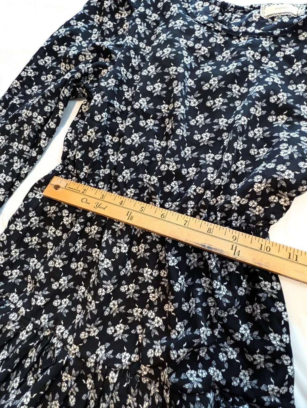 Soprano Mini Dress Long Sleeved Back & White Ditsy Floral Ruffles Girls Size XL